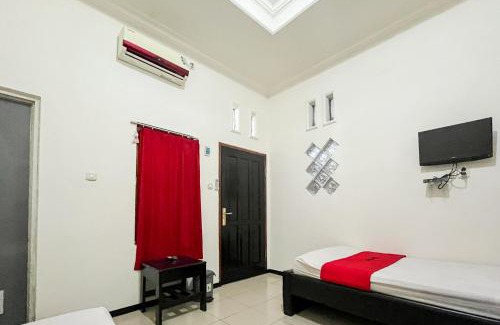 Kepanjen Hotel | RedDoorz Syariah At Santana Stasiun Kepanjen