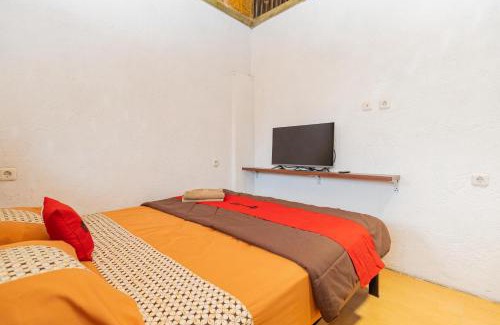 Poncokusumo House | RedDoorz Syariah At Wisma Djokorio Poncokusumo
