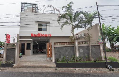 Tasikmalaya Hotel | RedDoorz Syariah @ Boemi Guesthouse Tasikmalaya