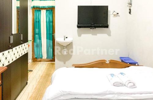 Sleman Hotel | RedDoorz Syariah @ D'KostMarto UTY