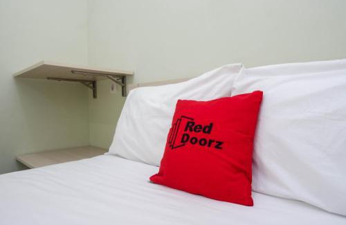 West Semarang Hotel | RedDoorz Syariah near Gerbang Tol Krapyak 2 Semarang