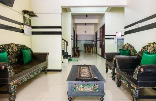 Surabaya House | RedDoorz Syariah @ Ketintang Surabaya