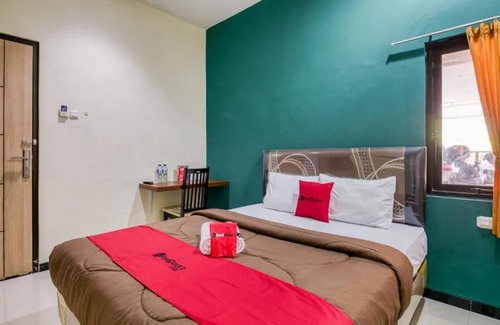 Gubeng Hotel | RedDoorz Syariah near Airlangga University Campus B