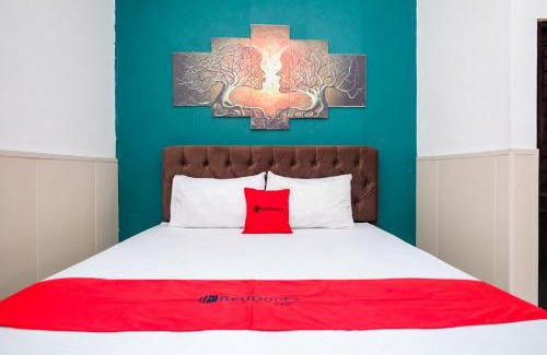 Mertoyudan House | RedDoorz Syariah near Akmil Magelang