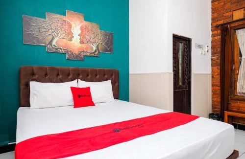 Mertoyudan House | RedDoorz Syariah near Akmil Magelang