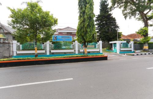 Magelang House | RedDoorz Syariah near Alun Alun Magelang Bayeman