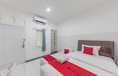 Babakan Hotel | RedDoorz Syariah near Alun Alun Ciledug Cirebon