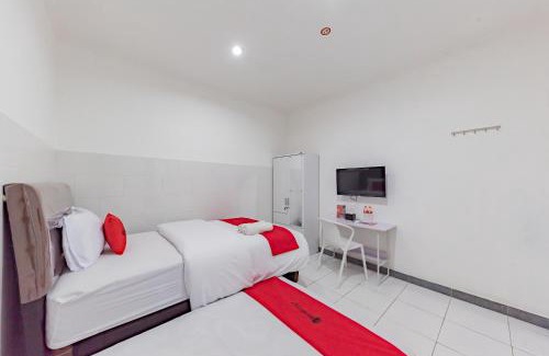 Babakan Hotel | RedDoorz Syariah near Alun Alun Ciledug Cirebon