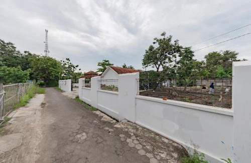 Babakan Hotel | RedDoorz Syariah near Alun Alun Ciledug Cirebon
