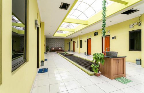 Surakarta House | RedDoorz Syariah near Assalaam - UMS