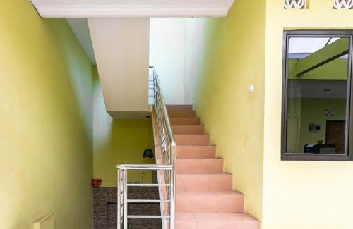 Surakarta House | RedDoorz Syariah near Assalaam - UMS