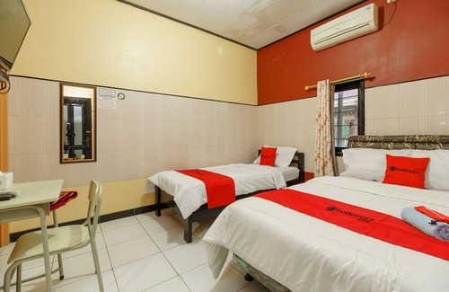 Babakan House | RedDoorz Syariah near Ciledug Station