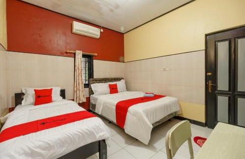 Babakan Hotel | RedDoorz Syariah near Ciledug Station