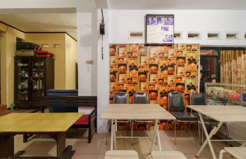 Babakan Hotel | RedDoorz Syariah near Ciledug Station