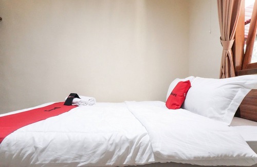 Asrikaton Hotel | RedDoorz Syariah near Exit Tol Madyopuro
