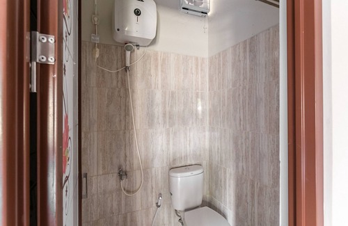 Semarang House | RedDoorz Syariah near Exit Toll Banyumanik