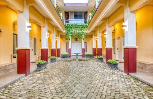 Blitar House | RedDoorz Syariah near Kebon Rojo Park Blitar