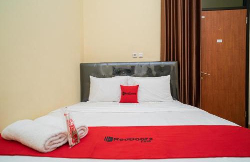 Surabaya Hotel | RedDoorz Syariah near Jembatan Merah Plaza