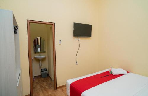 Surabaya Hotel | RedDoorz Syariah near Jembatan Merah Plaza