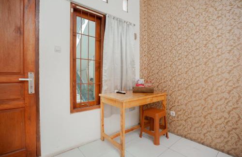 Bekasi House | RedDoorz Syariah near Jatisampurna Hospital