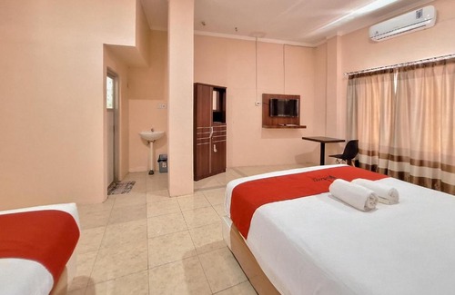Padang Hotel | RedDoorz Syariah near Pasar Raya Padang