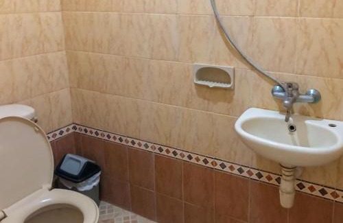Madiun Hotel | RedDoorz Syariah near Pasar Sleko Madiun