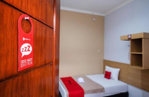 Surakarta Hotel | RedDoorz Syariah near Perempatan Kartasura