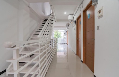 Bandung Hotel | RedDoorz Syariah near Regol Park Bandung