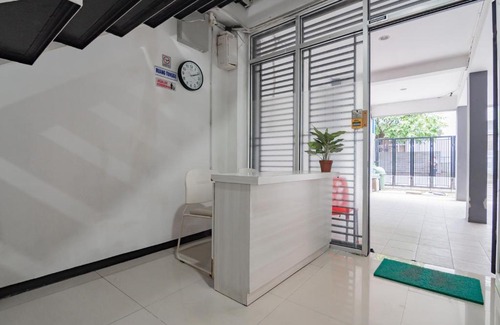 Bandung Hotel | RedDoorz Syariah near Regol Park Bandung