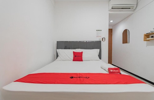 Bandung Hotel | RedDoorz Syariah near Regol Park Bandung