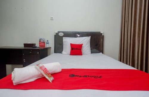 Depok Hotel | RedDoorz Syariah near RS Hermina Yogyakarta