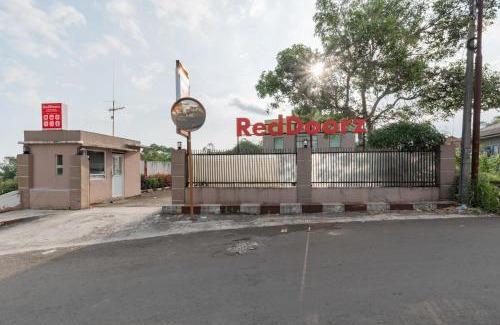 Sukabumi Hotel | RedDoorz Syariah near RS Hermina Sukabumi