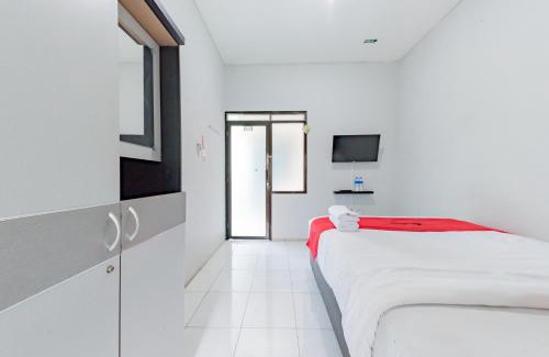 Sukabumi Hotel | RedDoorz Syariah near RS Hermina Sukabumi