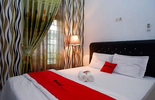 Tegal Hotel | RedDoorz Syariah near RS Mitra Siaga