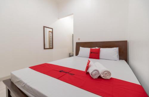 Bekasi Hotel | RedDoorz Syariah near Summarecon Mall Bekasi