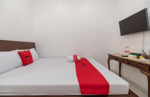 Bekasi Hotel | RedDoorz Syariah near Summarecon Mall Bekasi