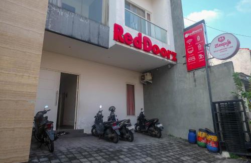 Semarang House | RedDoorz Syariah Near Simpang Lima Semarang