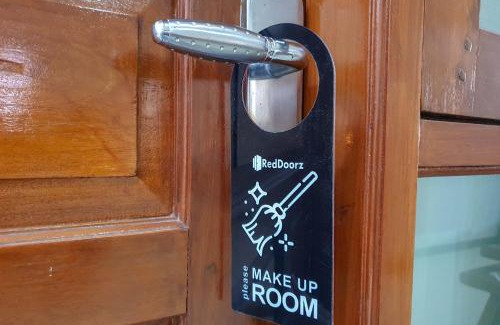 Solo City Centre Hotel | RedDoorz Syariah near Solo Paragon Mall 2