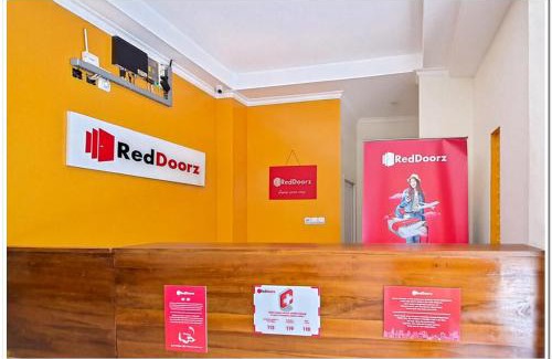 Laweyan Hotel | RedDoorz Syariah near Solo Square Mall