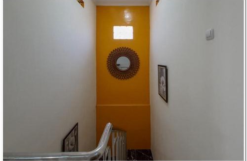 Laweyan Hotel | RedDoorz Syariah near Solo Square Mall