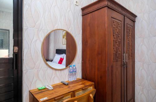 Surabaya Hotel | RedDoorz Syariah near Stasiun Gubeng 2