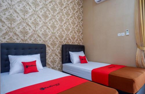 Cilacap Hotel | RedDoorz Syariah near Stasiun Gumilir Cilacap