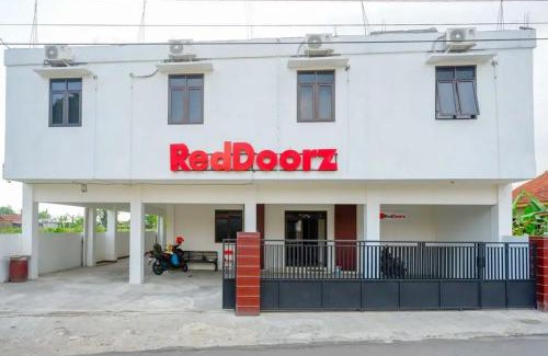 Purwokerto Hotel | RedDoorz Syariah near Universitas Jenderal Soedirman 2