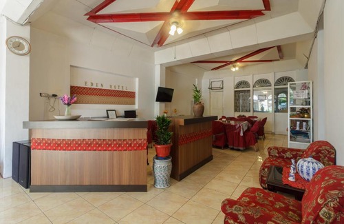 Padang House | RedDoorz Syariah near Universitas Negeri Padang