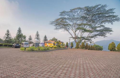 Cipanas Hotel | RedDoorz Syariah @ Sarongge Cianjur