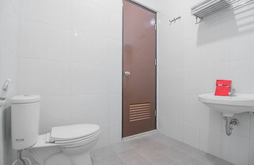 Cipanas Hotel | RedDoorz Syariah @ Sarongge Cianjur
