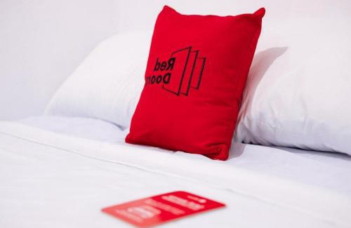 Palu Hotel | RedDoorz @ Tinggede Area Palu