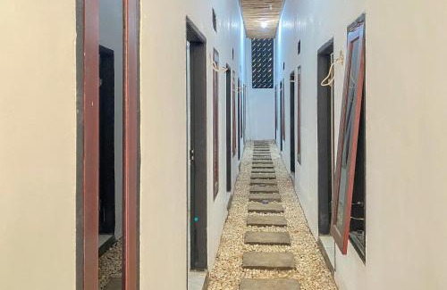 Sukorejo Hotel | RedDoorz Yasmine near Taman Dayu