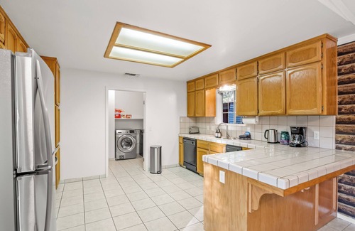 Ahwahnee House | Redesigned - Fire pit - BBQ - Sleeps 12 - King Bed