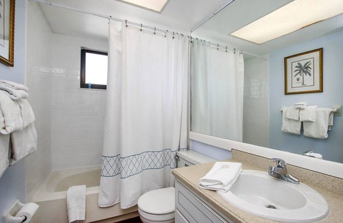 Bokeelia House | RedFish Suite Bokeelia Beachouse Lodge